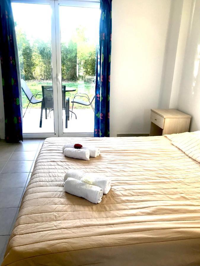 Banos And Swimming Pool Roda (Corfu)